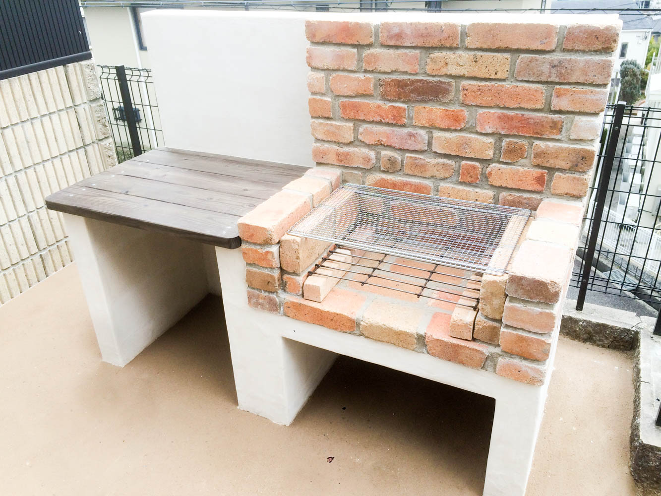 新築の庭の一角にＢＢＱ台を設置