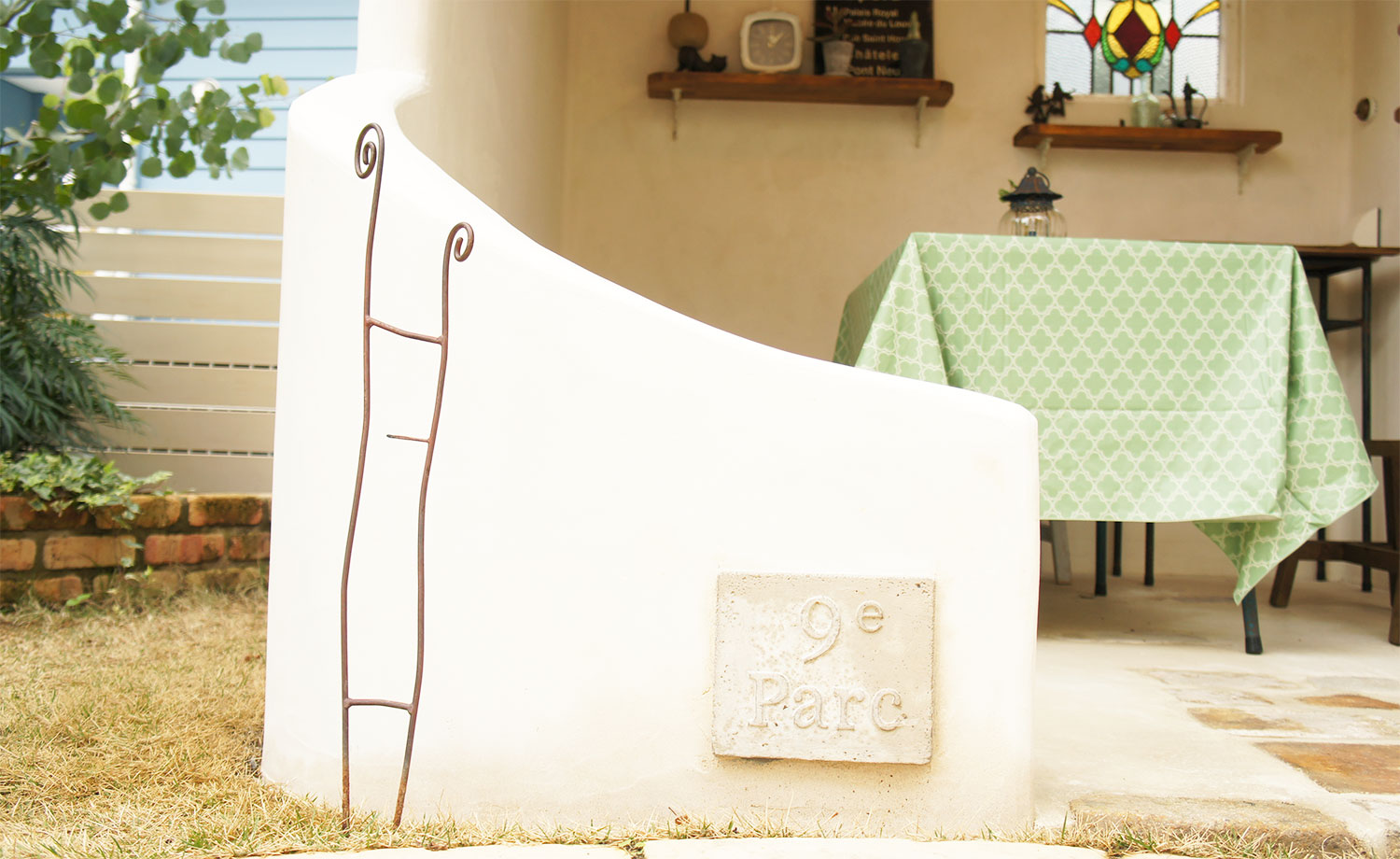 イタリア製漆喰塗りの庭小屋（袖壁）