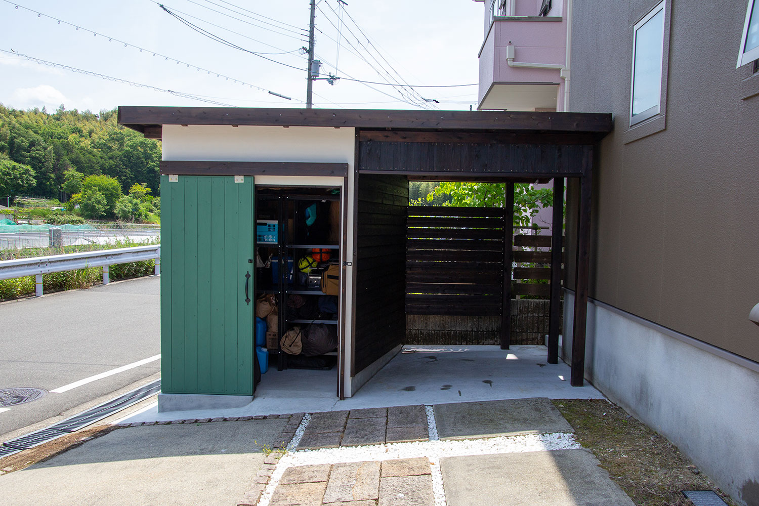敷地やサイズだけでなく、お家に合わせてデザインが可能な自転車小屋