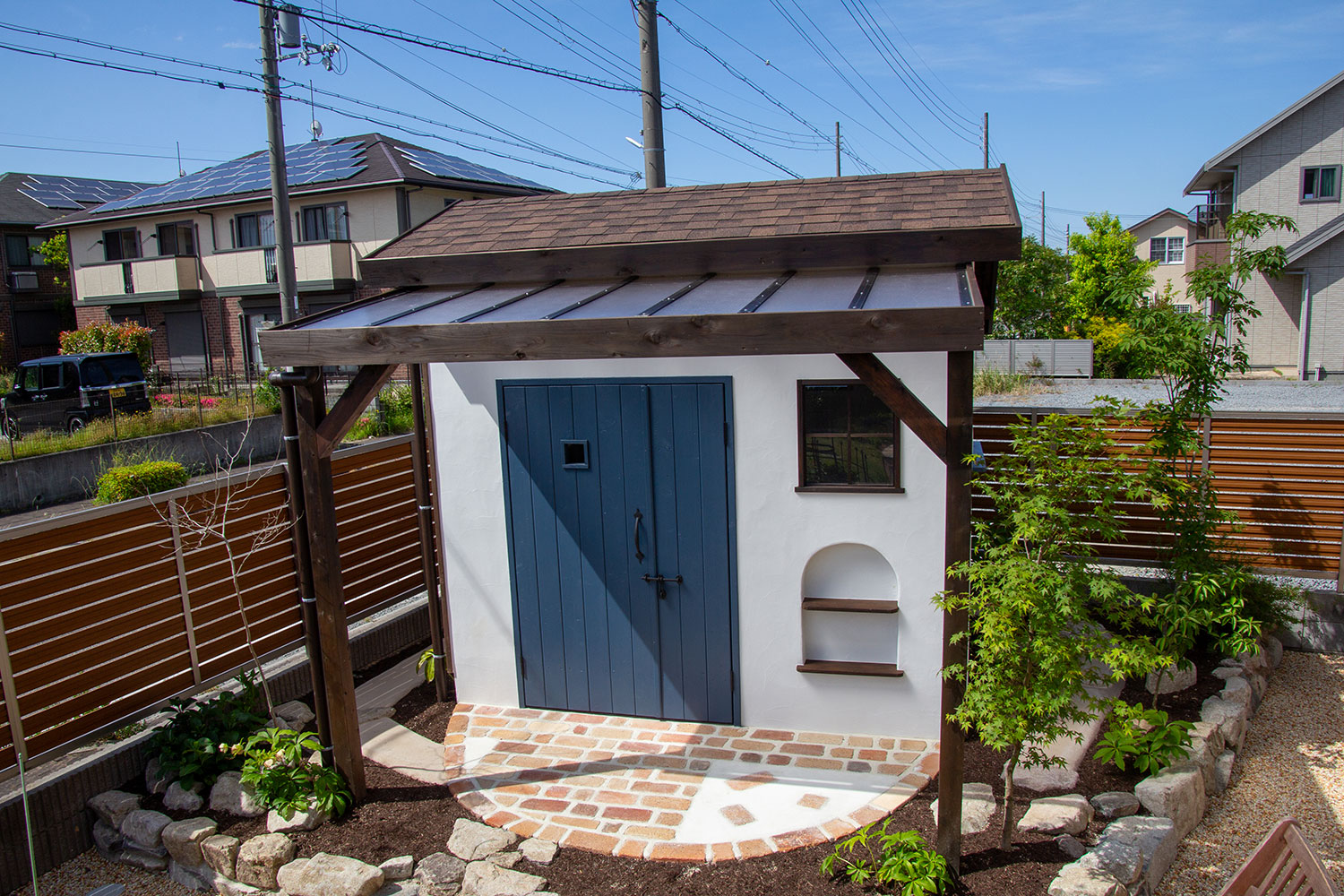 庭作りの第一歩のための小屋