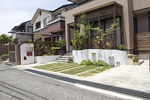 ガーデンドアを制作した庭 ガーデン や家周りの施工事例 関西 大阪 兵庫 京都 奈良 滋賀