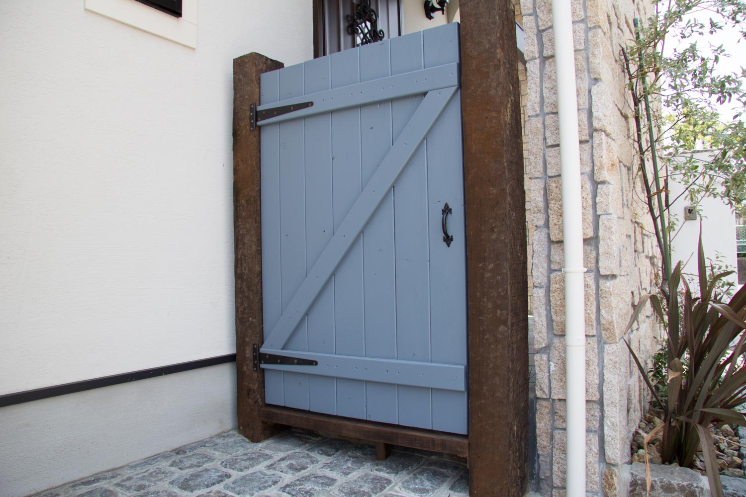 オーダーメイド門扉とオーダーメイドガーデンドアのナチュラルガーデン