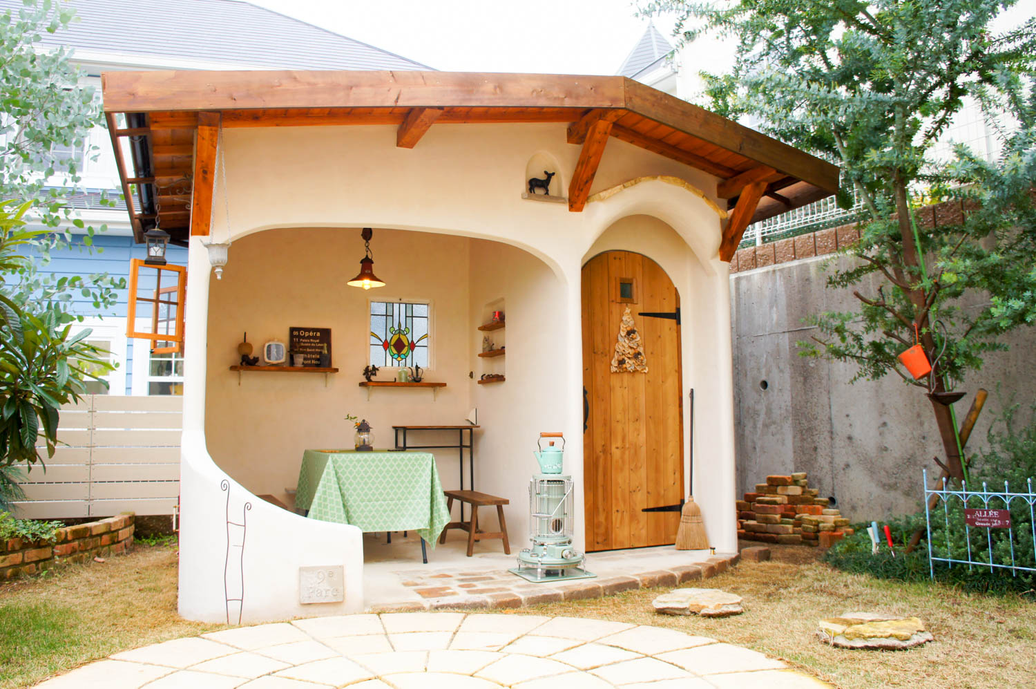フィトライフのイタリア製漆喰塗りの庭小屋