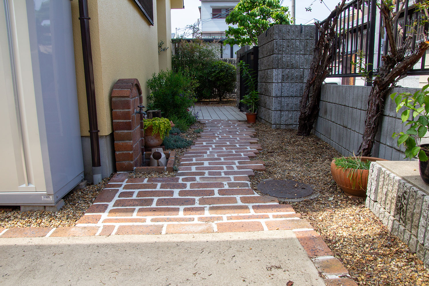 広大な空き地を菜園とパーゴラで有効利用するガーデンリフォーム